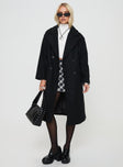Longline coat Lapel collar, button fastening at front, front pockets Non-stretch, fully lined 