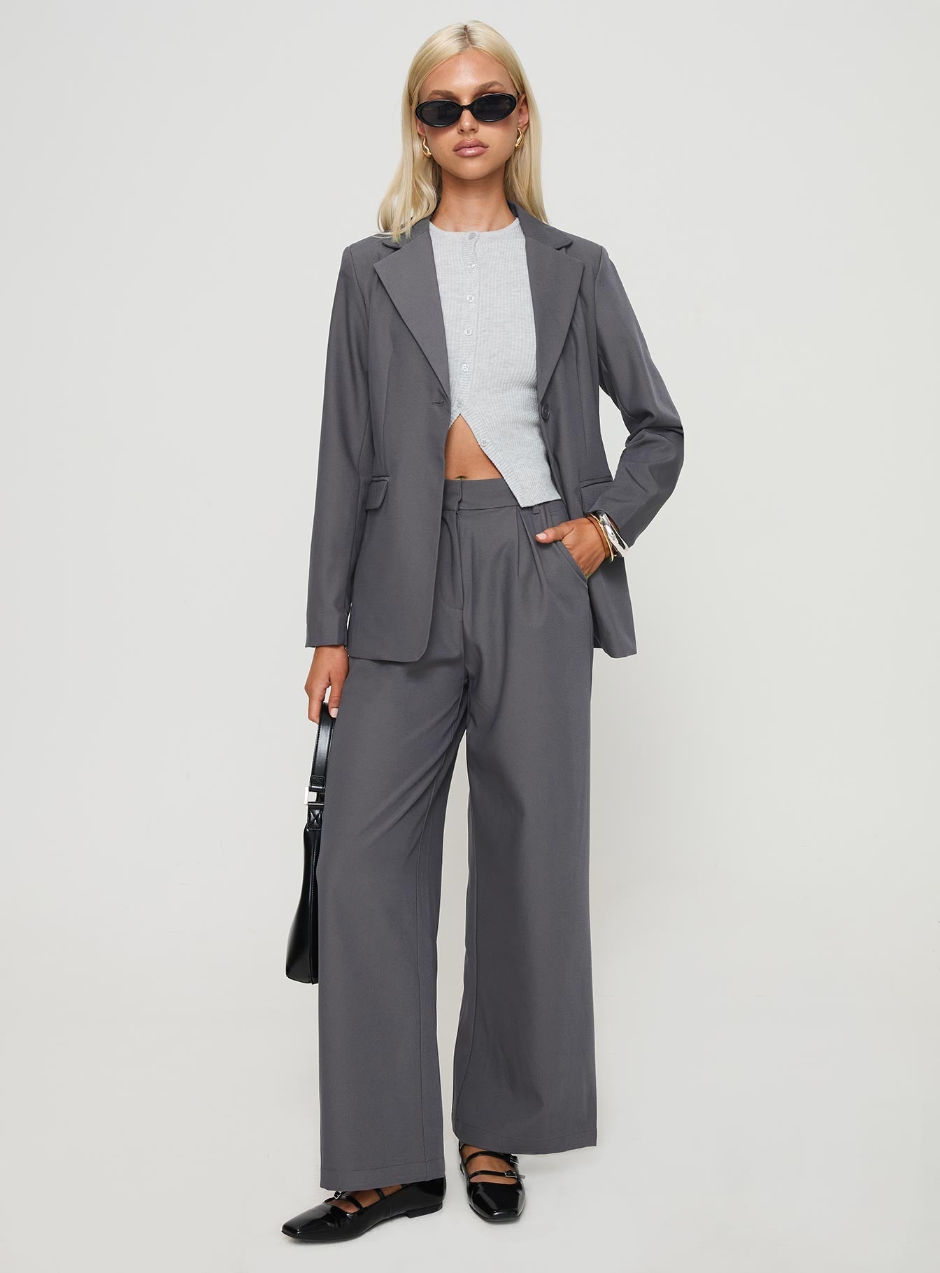 Blazer Relaxed fit, lapel collar, button fastening, twin hip pockets Non-stretch material, fully lined 