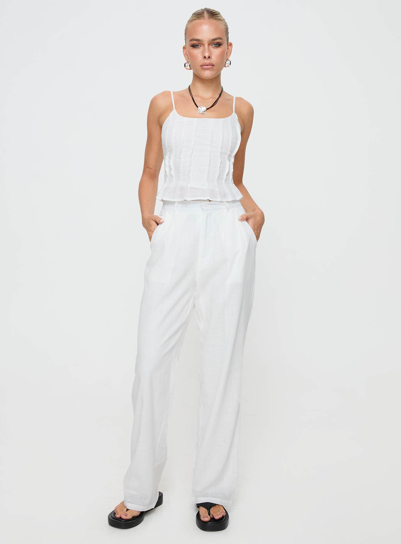 White Pants Relaxed fit, belt looped waist, twin hip pockets, zip & button fastening