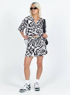 Matching checker print set, relaxed fit Button-up shirt, classic collar, button fastening at front, single chest pocket, drop shoulder High-rise shorts, elasticated waistband, drawstring with tie fastening