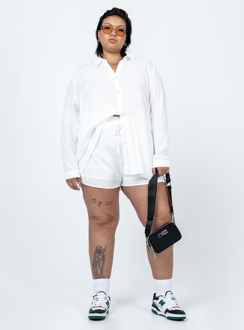 Matching set Button front shirt Single-button cuff Relaxed fitting High waisted shorts Elasticated drawstring waistband Lined shorts