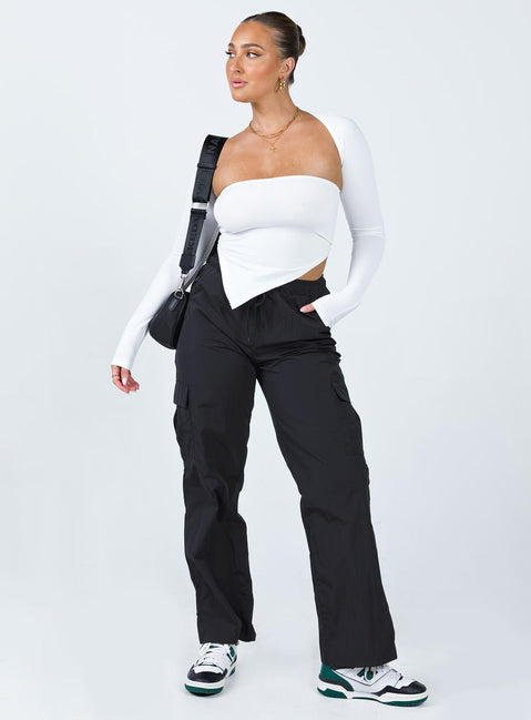 Front view of model wearing  front Princess Polly  Flossie Parachute Pants Black