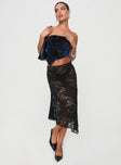 Strapless top Velvet floral print, inner silicone strip at bust, ruching at side asymmetric hem Good stretch, fully lined