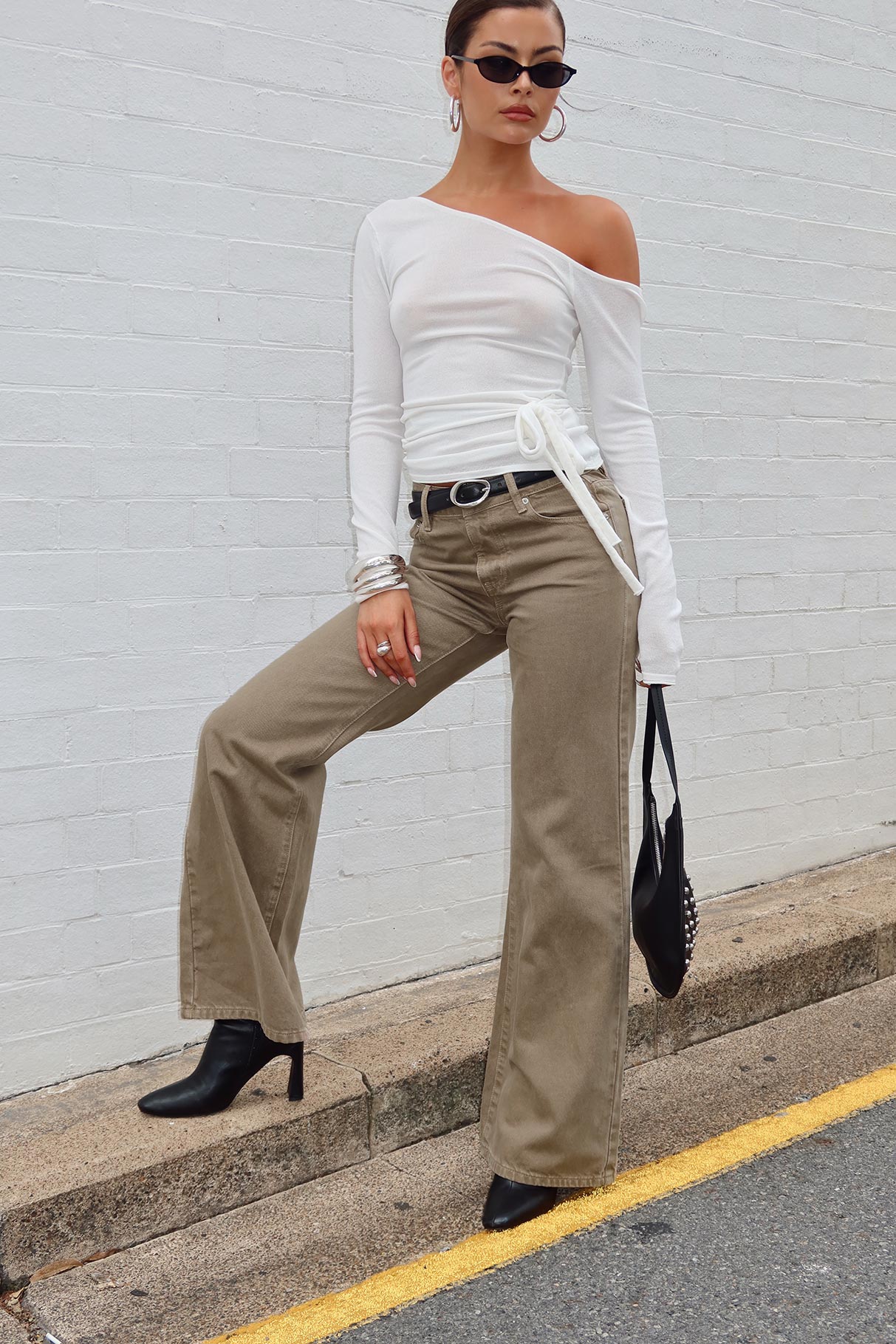 Under Control Mid Rise Wide Leg Jeans Washed Brown