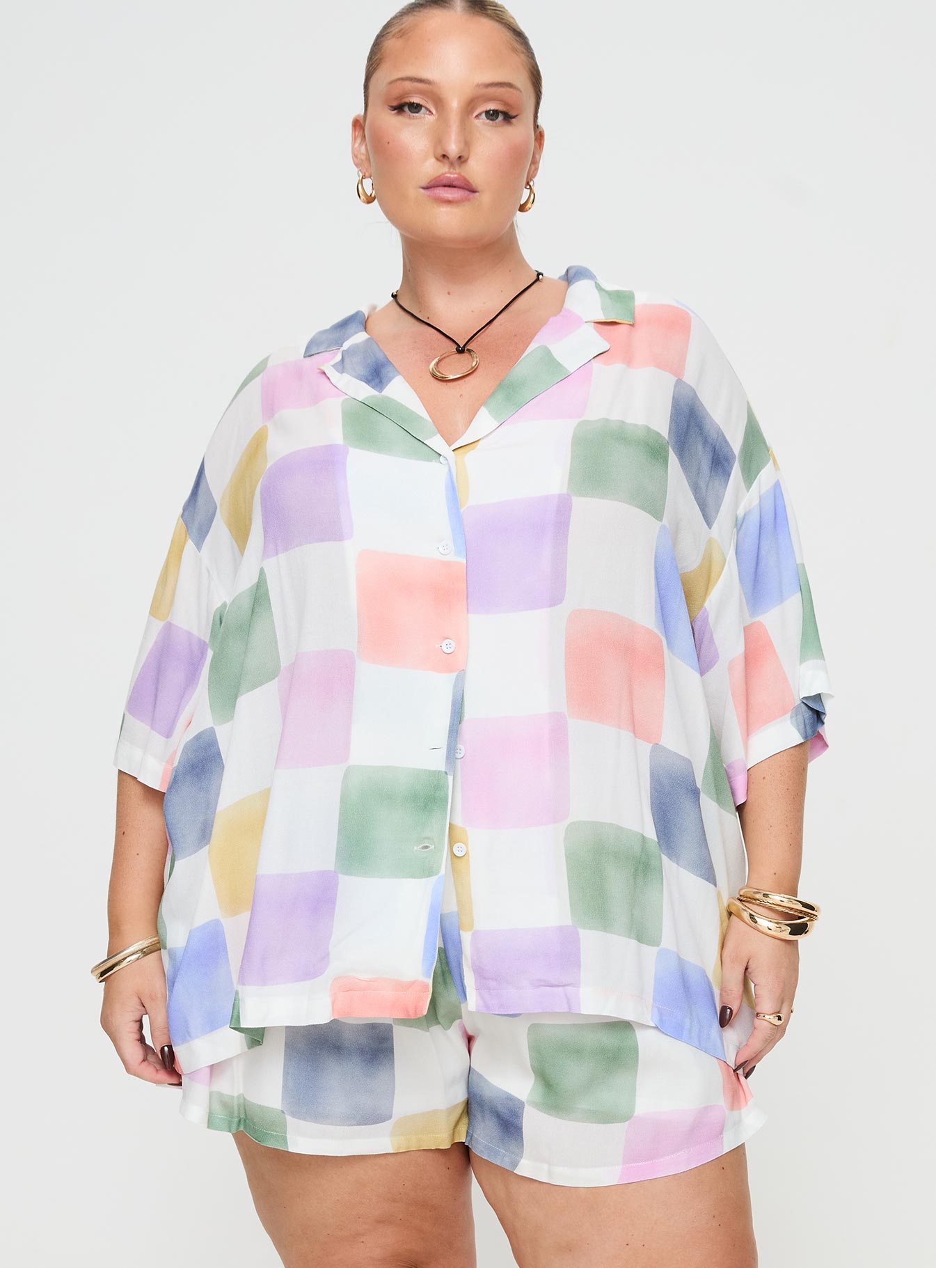 Graphic print two piece set Short sleeve shirt, button fastening down front, lapel collar High rise shorts, elasticated waistband, twin hip pockets