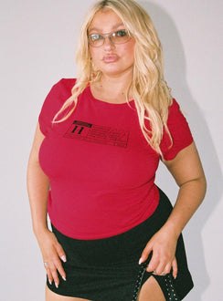Front view of model wearing  front Princess Polly Short Sleeves Square Neck  Horror Night Tee Red Curve