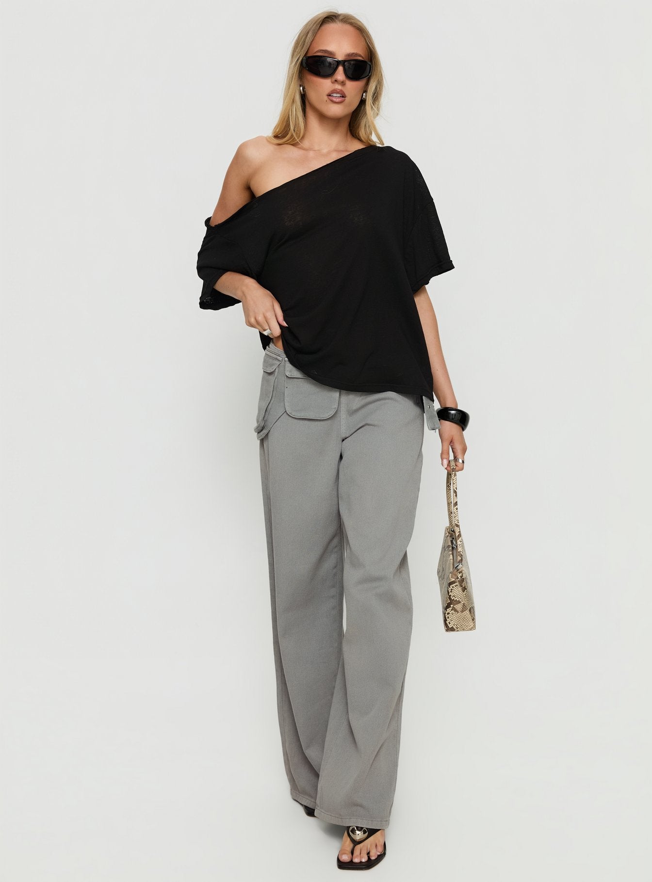 Winny Off Shoulder Tee Black