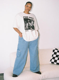 Front view of model wearing  front Princess Polly High Waisted  Paige Mid Rise Cargo Jean Denim Curve