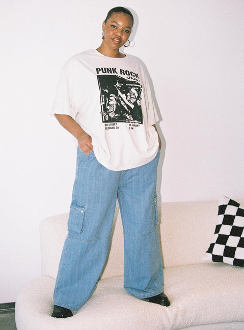 Front view of model wearing  front Princess Polly High Waisted  Paige Mid Rise Cargo Jean Denim Curve