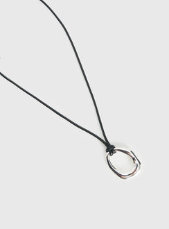 Star Quality Pendant Necklace Black / Silver