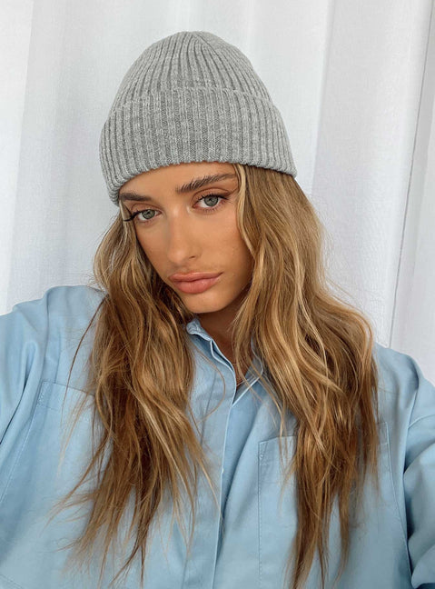 Knit beanie Foldable brim Thick knit material Pinched top Double lined