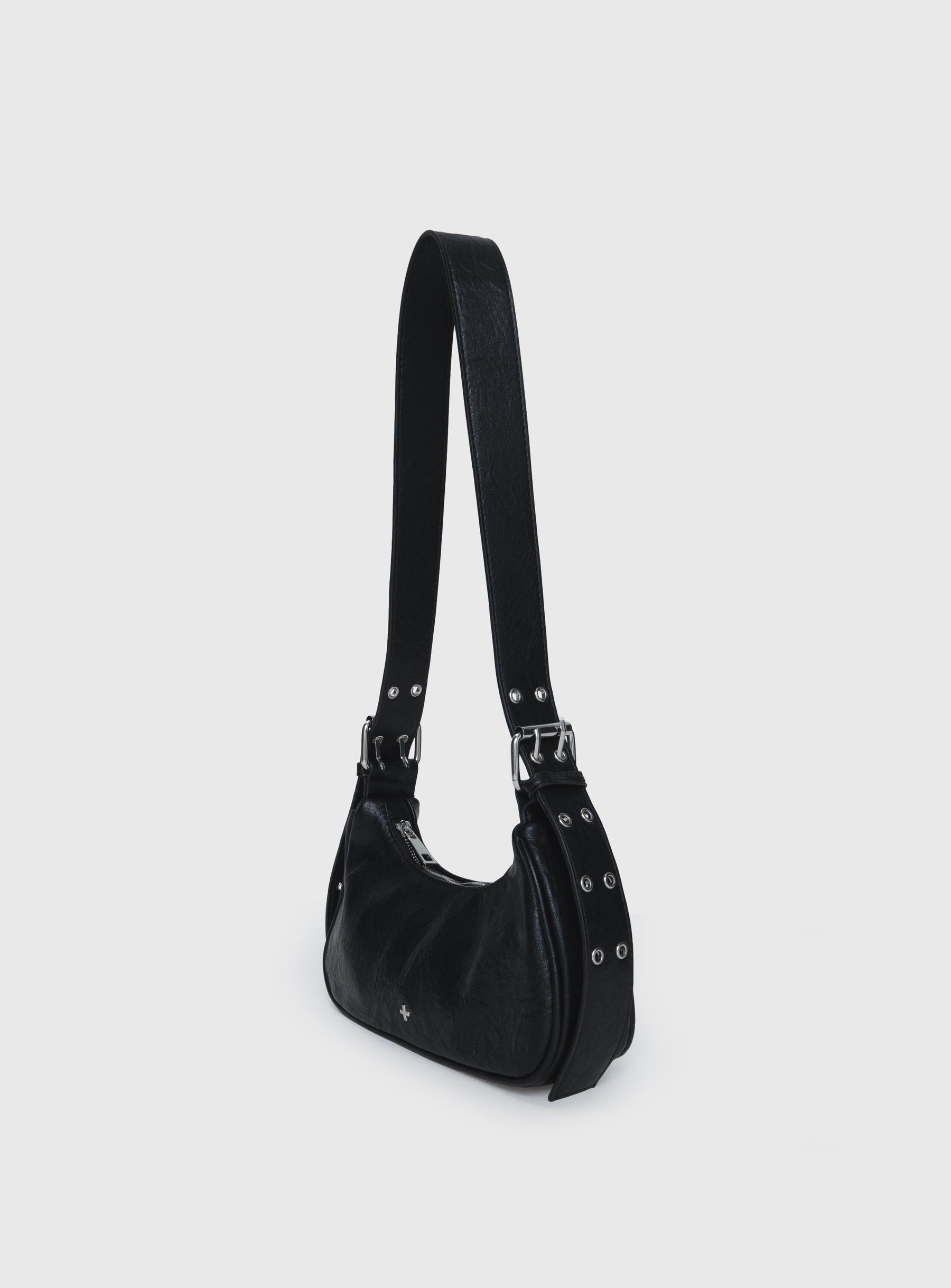 Shoulder bag Main compartment with zipper closure, two internal pockets, adjustable shoulder straps, silver-toned hardware, flat base