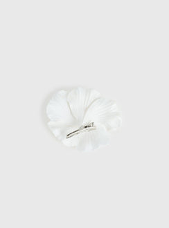 This Fate Flower Hair Clip Cream