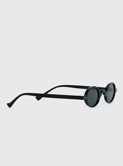The Temptation Oval Sunglasses Black