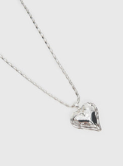 Fascinated Heart Pendant Necklace Silver
