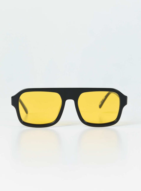 Sunglasses Plastic frame Moulded nose bridge Yellow tinted lenses