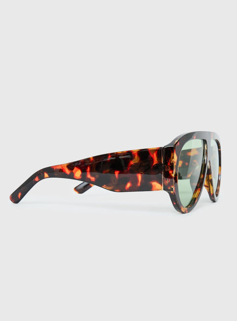 Nobody But You Oversized Sunglasses Tort