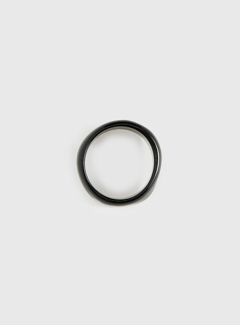 Madlen Resin Cuff Black