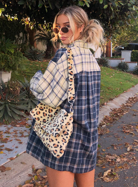 Oversized shirt Check print Button front fastening Twin chest pockets Single button on cuffs Drop shoulder