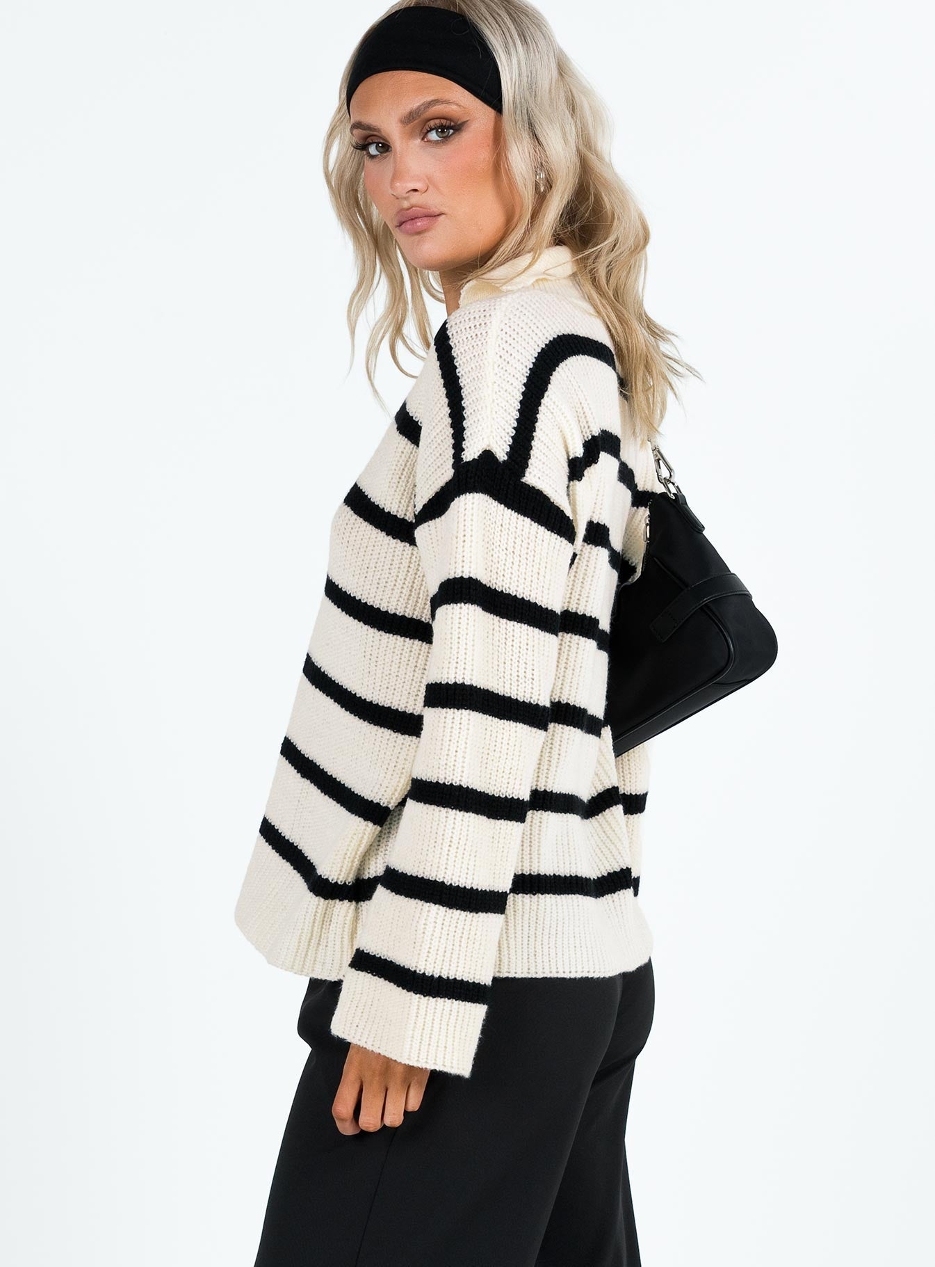 Front view of model wearing  front Forte Knit Sweater Black / Cream Princess Polly  Long 
