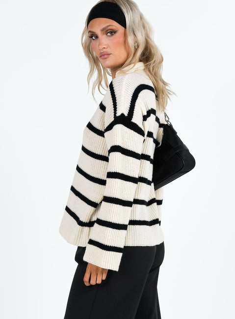 Front view of model wearing  front Forte Knit Sweater Black / Cream Princess Polly  Long 
