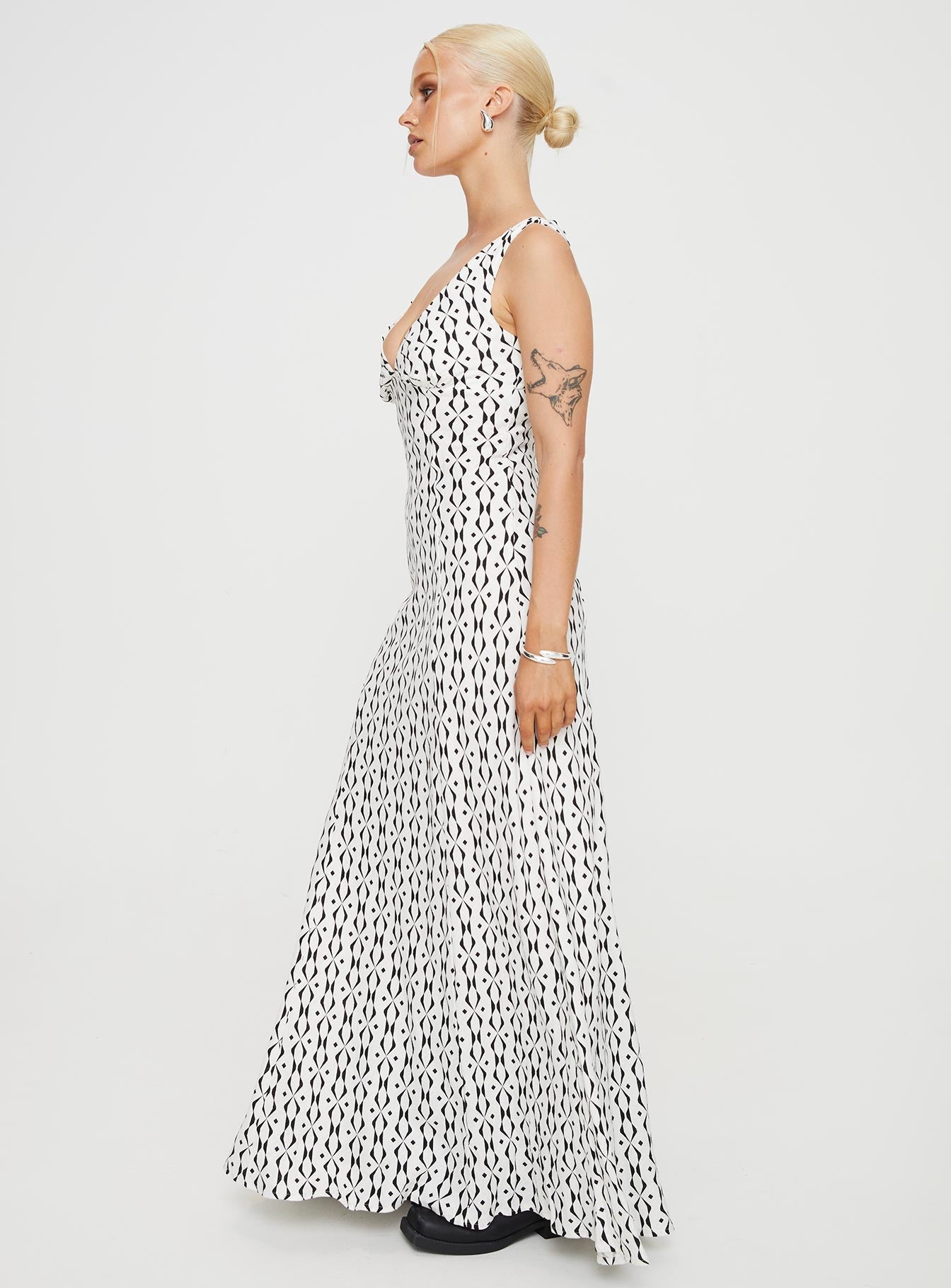 product Princess Polly Crew Neck  Verde Linen Blend Maxi Dress Black / White