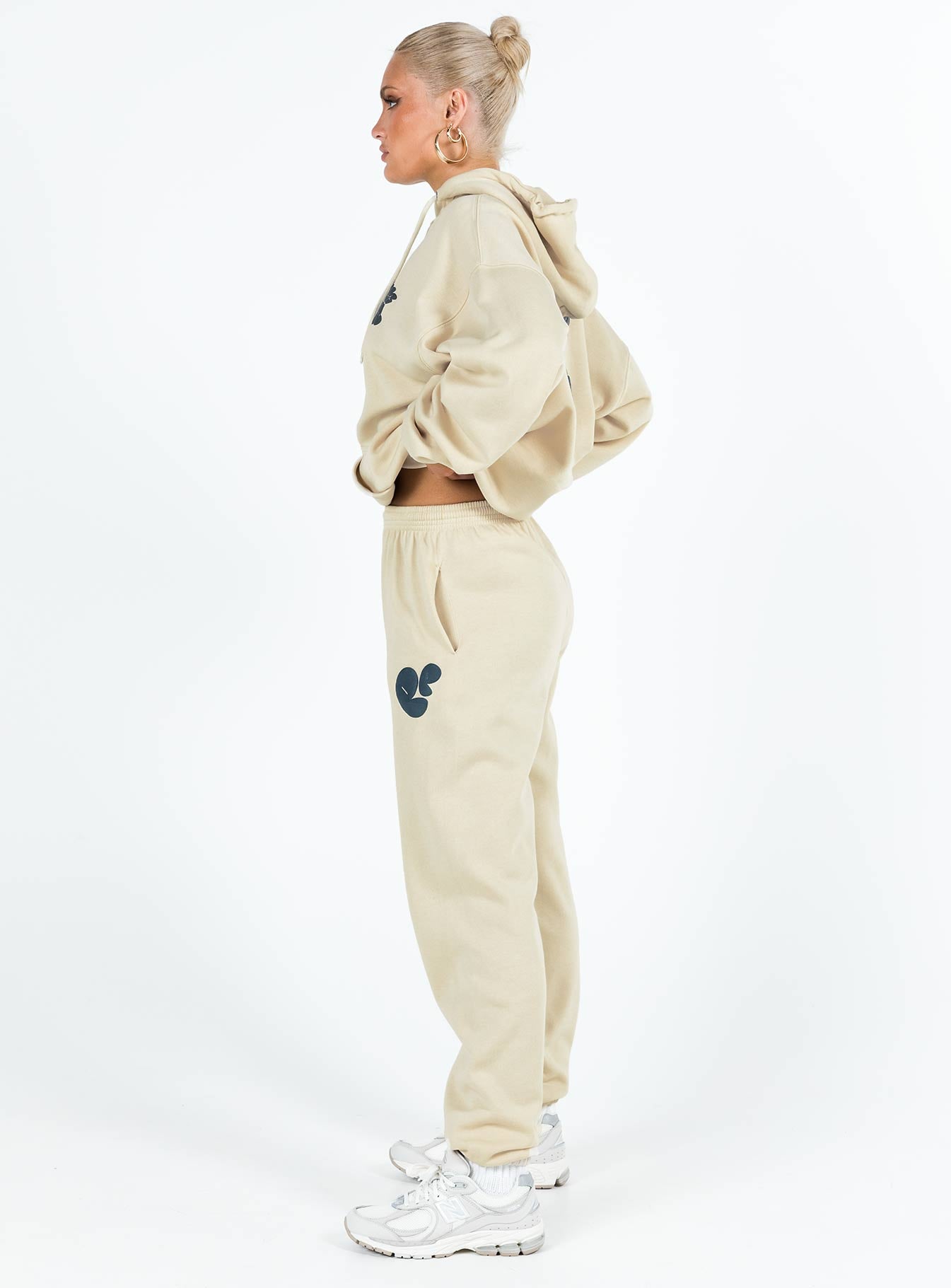 Pants Elasticated waist and cuffs Twin hip pockets Straight leg