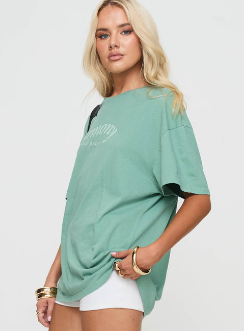 Oversized tee Graphic print, crew neck, drop shoulder Non-stretch material, unlined 