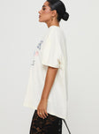 Graphic tee Oversized fit, drop shoulder, crewneck  Non-stretch material, unlined 