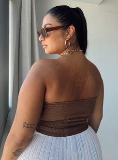 Front view of model wearing  front Princess Polly  Kallista Top Brown Curve