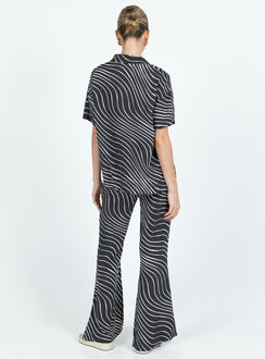 Matching set Graphic print Button up shirt Classic collar Drop shoulder  Button fastening at front Pants High rise Invisible zip fastening at side Elasticated waistband at back