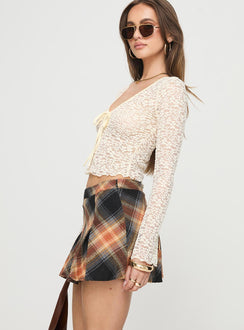 Pleated mini skirt Lightweight material, invisible zip fastening at the side Non stretch, unlined