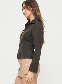 Long sleeve top  Zip fastening at front, low neckline, classic collar Non stretch, unlined