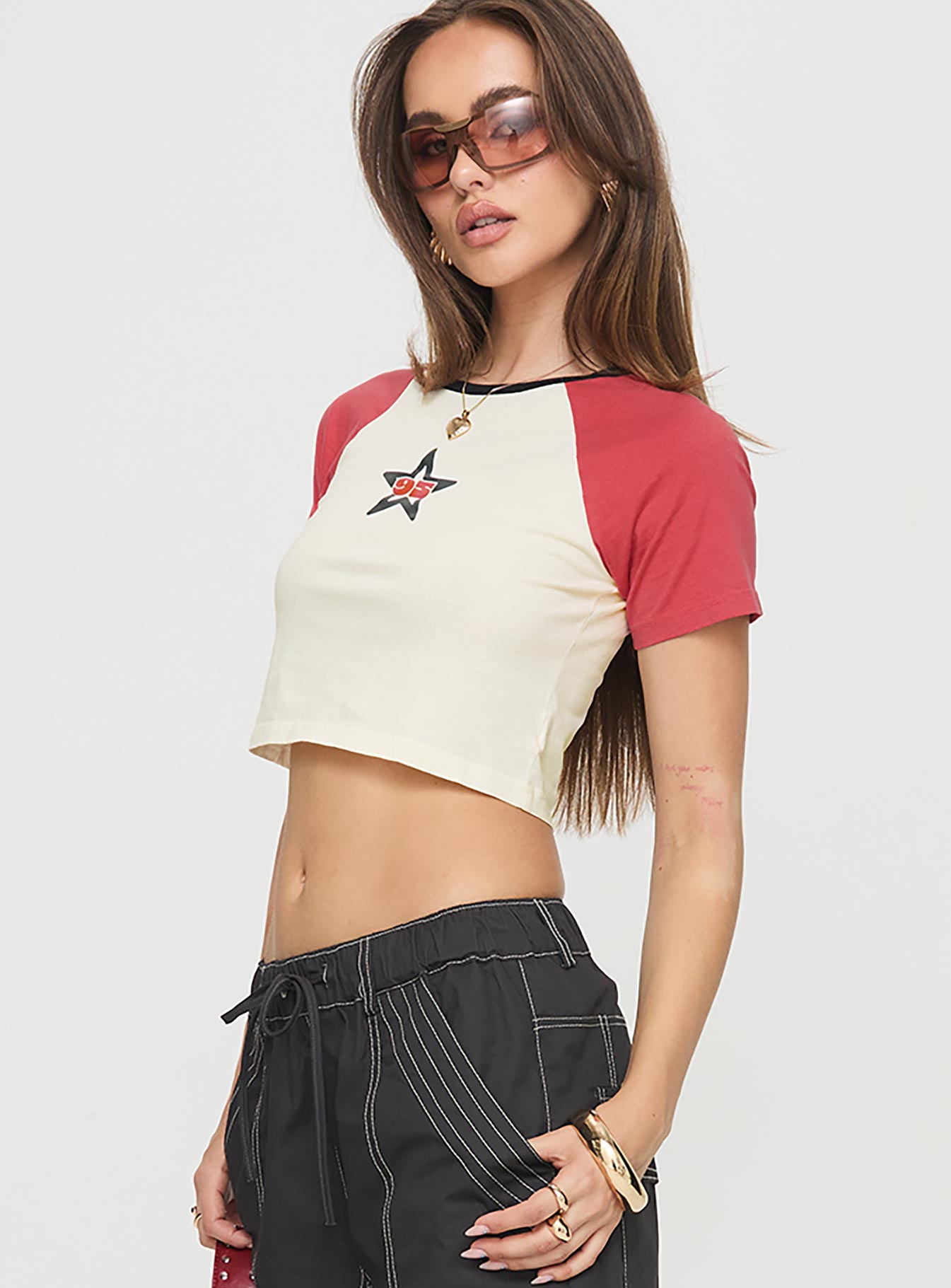 Baby tee Graphic print, contrast sleeves, crew neck Non-stretch material, unlined 