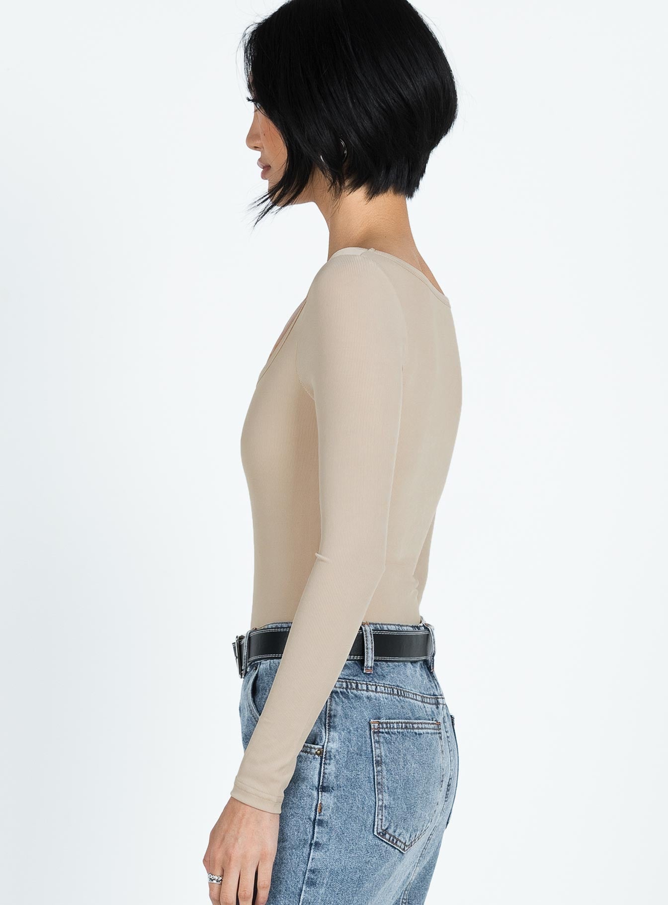 Long sleeve bodysuit, scoop neck High-cut leg, cheeky bottom, press clipping fastening
