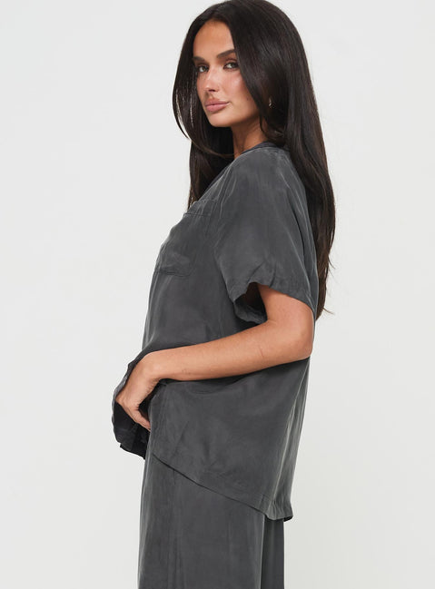 Shirt Oversized fit, button fastening, classic colour, single breast pocket Non-stretch material, unlined 