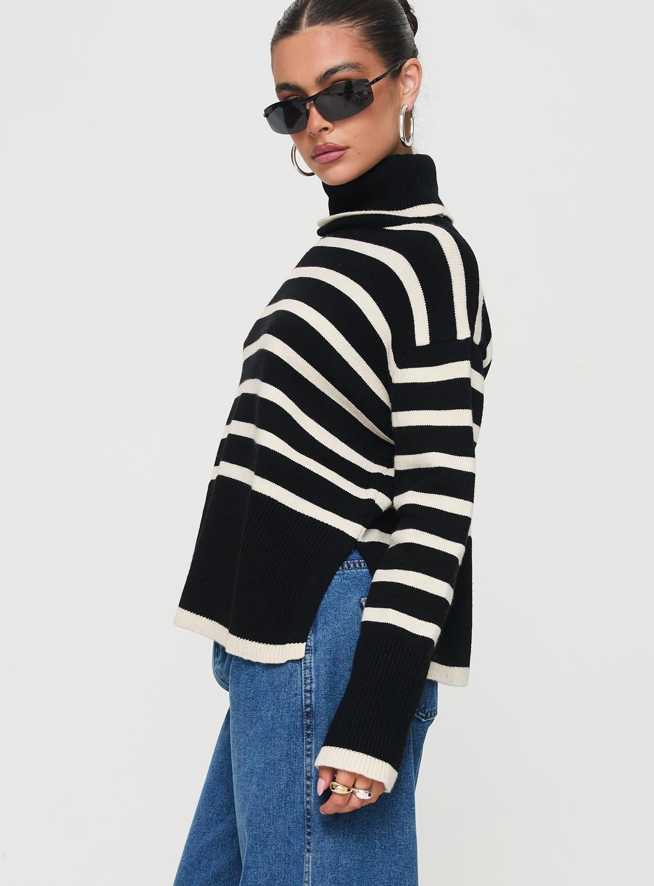  Turtle neck sweater Striped print, drop shoulder, ribbed hem & wrist cuffs, split hems at side Good stretch, unlined 