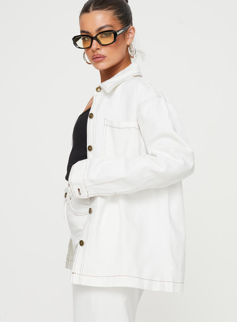 Oversized denim shacket Classic collar, button fastening down front, twin chest pockets, single button cuff Non-stretch material, unlined 