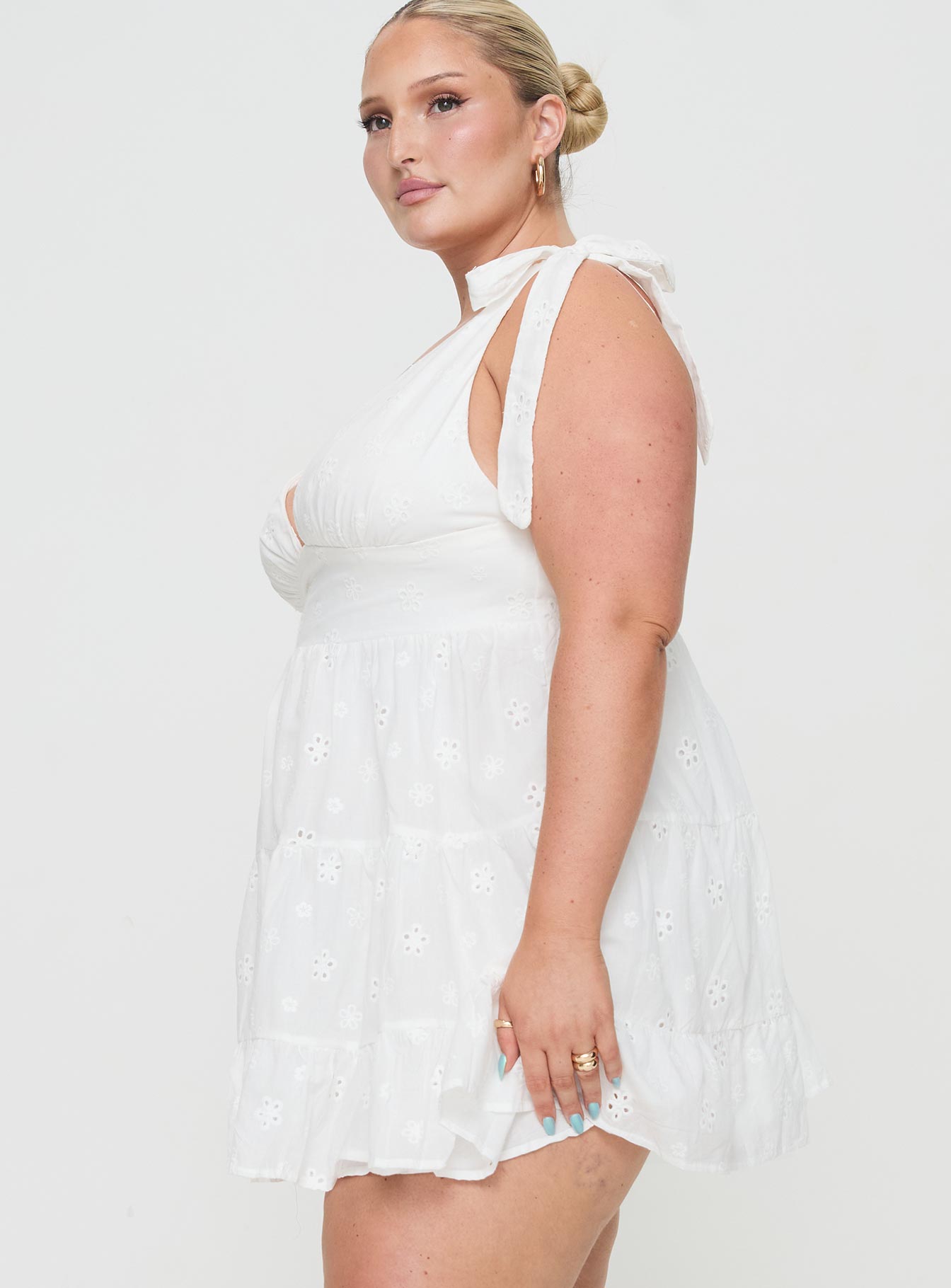 Princess Polly Curve  Mini dress Plunging neckline, adjustable shoulder straps with tie fastening, invisible zip fastening at back, tired skirt  Non-stretch material, unlined 