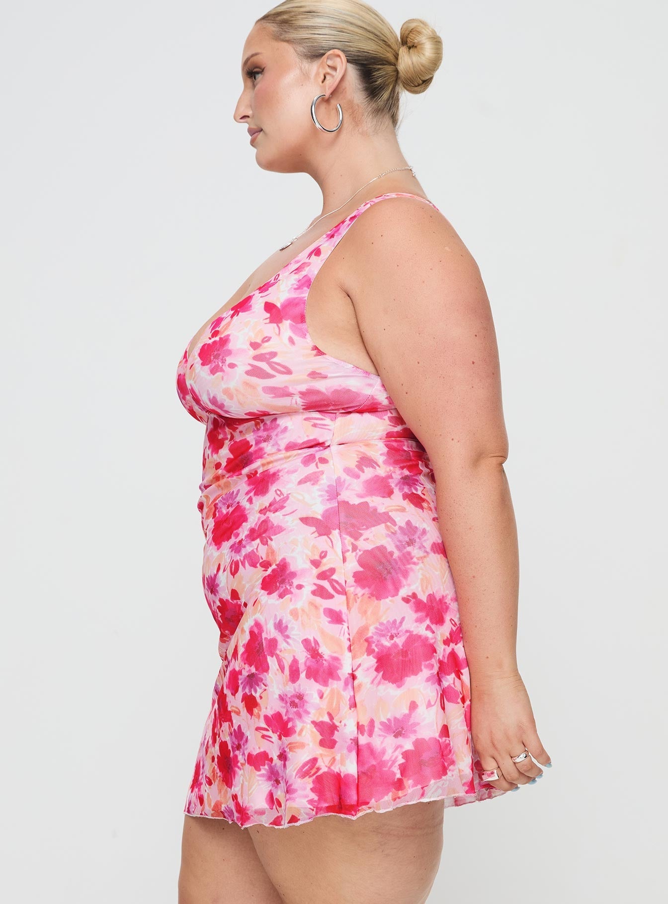 Princess Polly Curve  Floral print mini dress, mesh material V-neckline, fixed shoulder straps Good stretch, fully lined