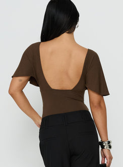 Showcasing the Yevenna Batwing Plunge Bodysuit Chocolate womens-bodysuit in short sleeves back view of model wearing Princess Polly