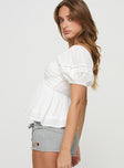 Top V neckline, puff sleeves, relaxed fit, lace detail Non-stretch material, partially lined