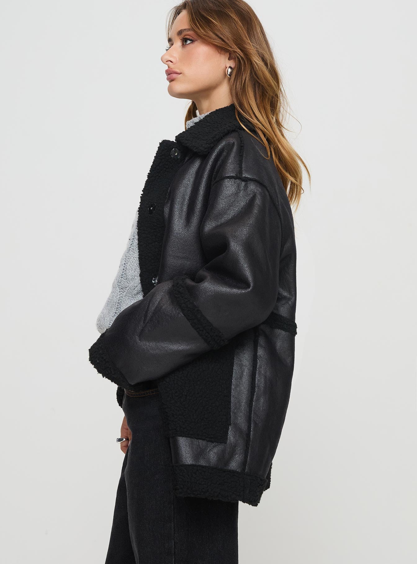 Faux leather jacket  Oversized fit, classic collar, press button fastening, twin hip pockets Non-stretch material, shearling lining