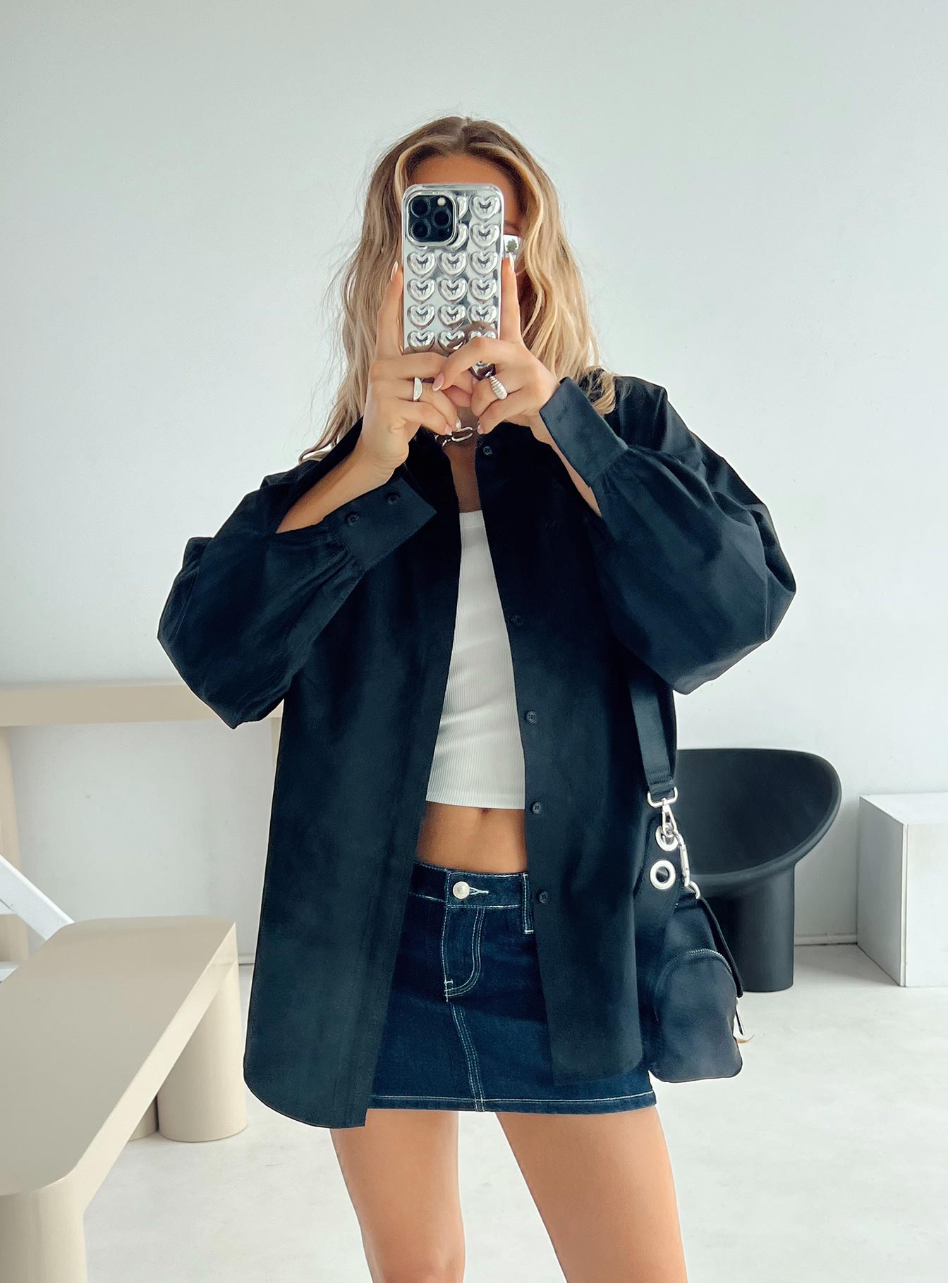 Front view of model wearing  front Princess Polly Full Sleeves Plunger  Lindford Shirt Black