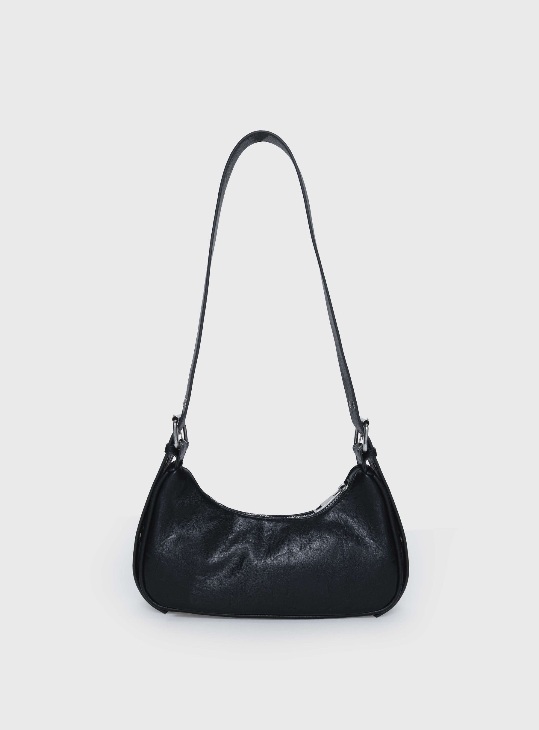 Shoulder bag Main compartment with zipper closure, two internal pockets, adjustable shoulder straps, silver-toned hardware, flat base