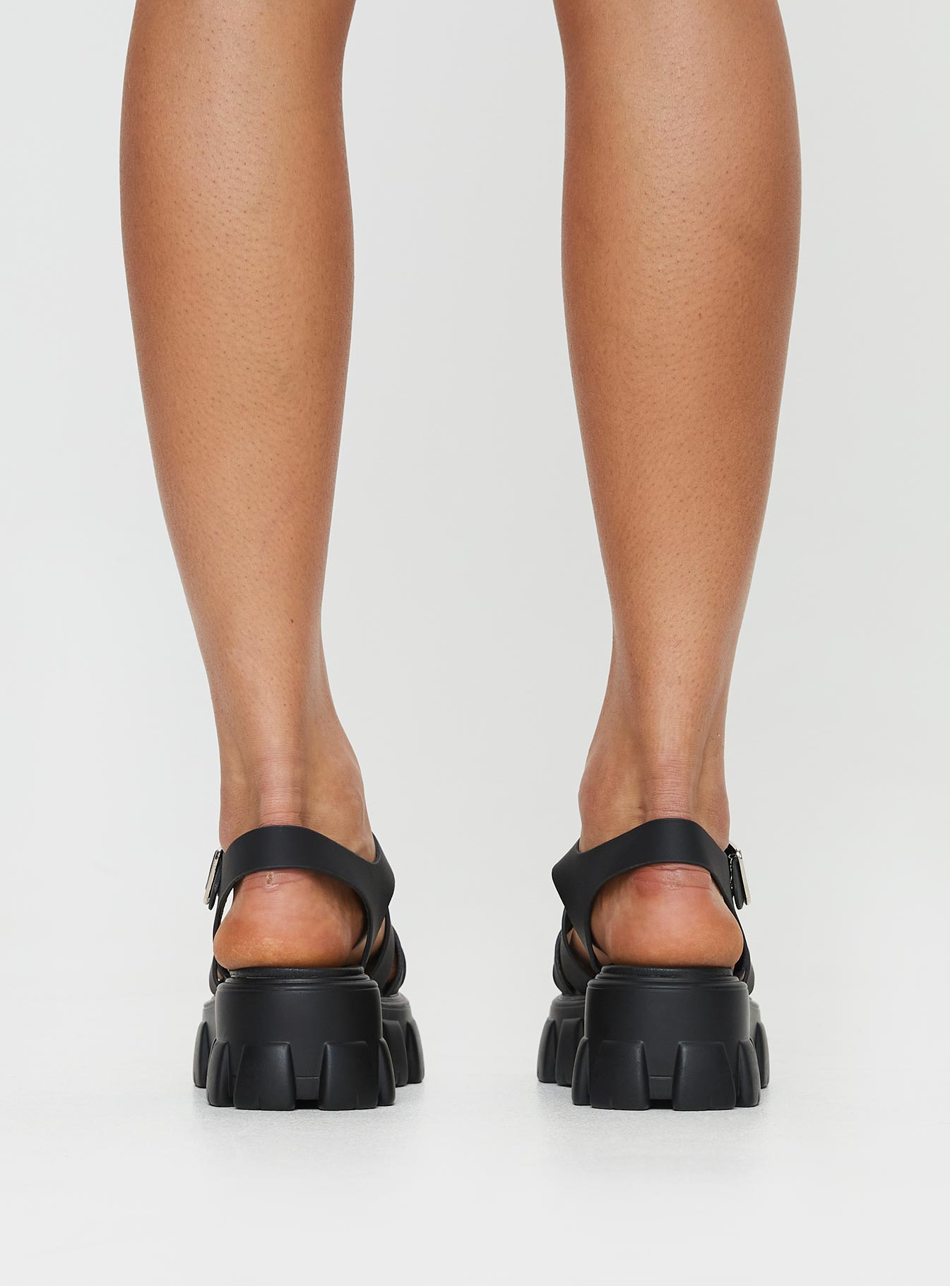 Therapy Twist Sandals Black