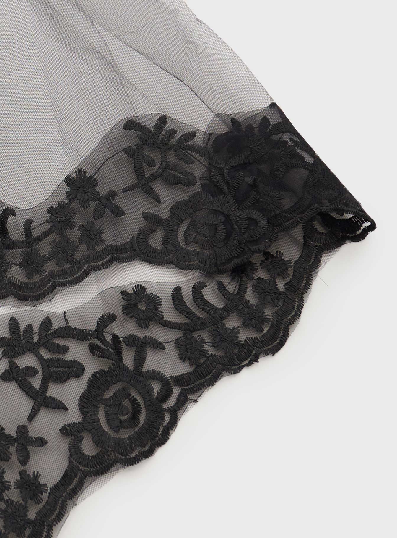Black Veil Two tiered lace detailing on the hem mesh material