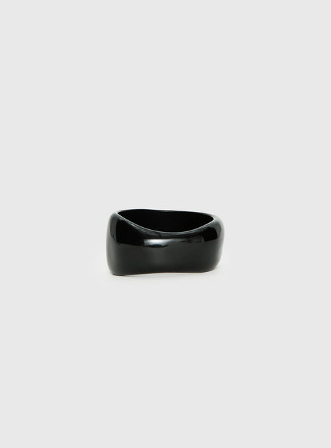 Madlen Resin Cuff Black