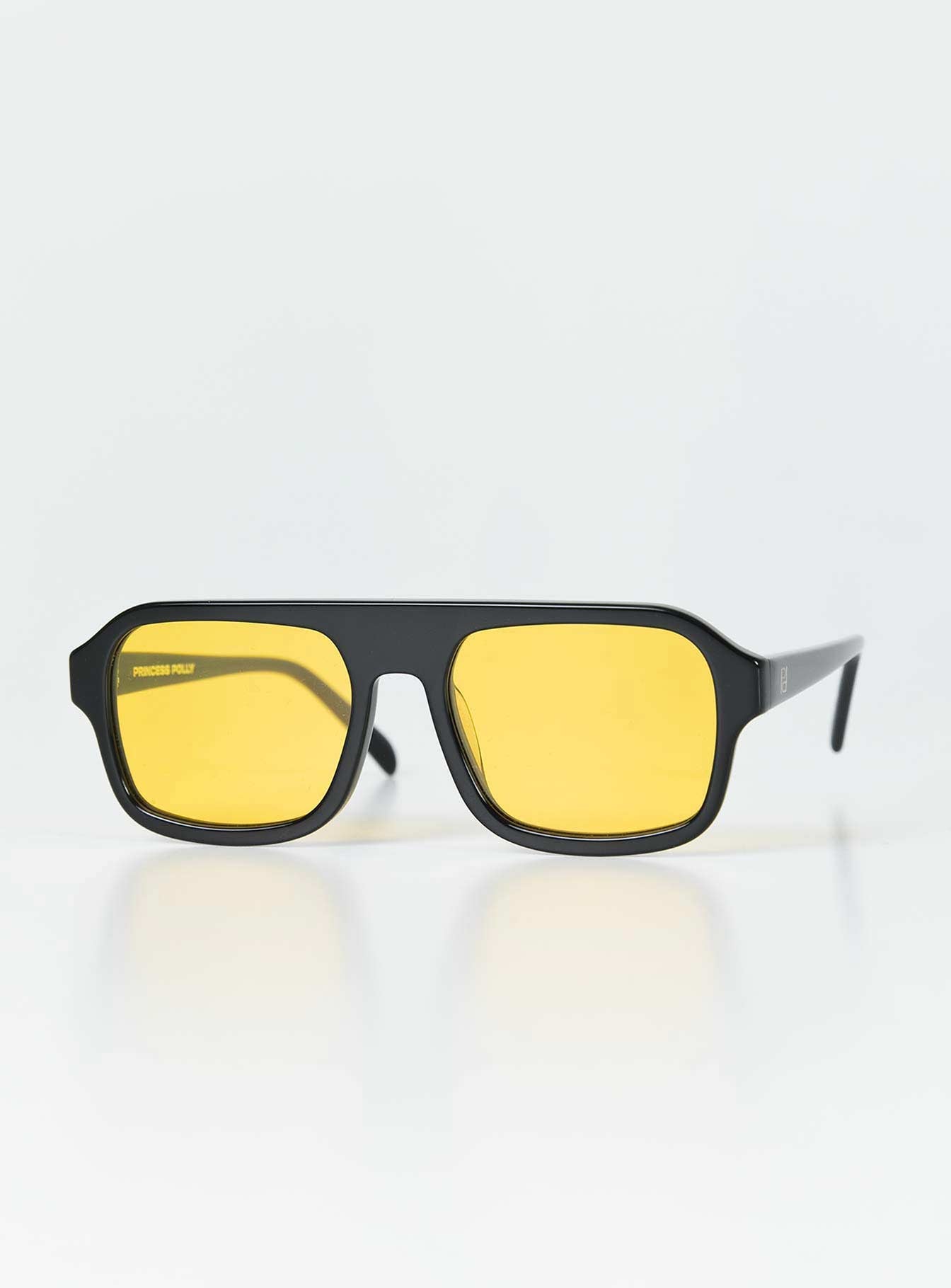 Sunglasses Plastic frame Moulded nose bridge Yellow tinted lenses