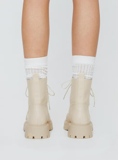 Combat boots Lace up fastening, rounded toe, treaded sole, pull tab at back